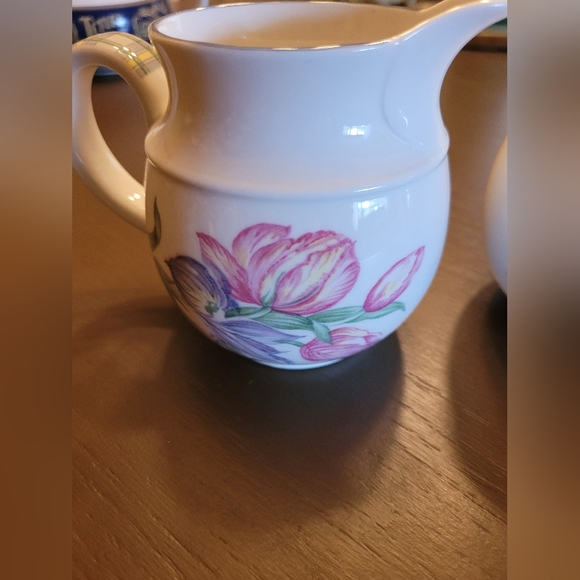 Royal Doulton Floral Creamer and Sugar Bowl Set - Picture 4 of 5